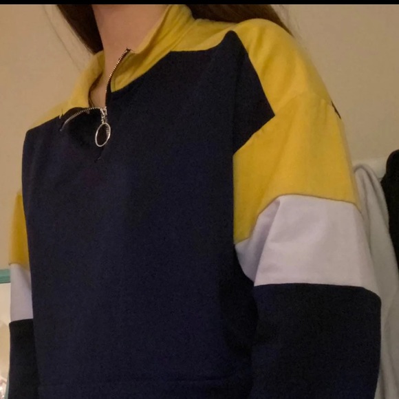 Forever 21 crewneck - Picture 2 of 3